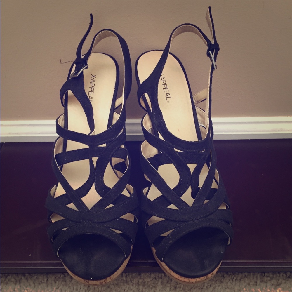 X-appeal Black wedge shoes